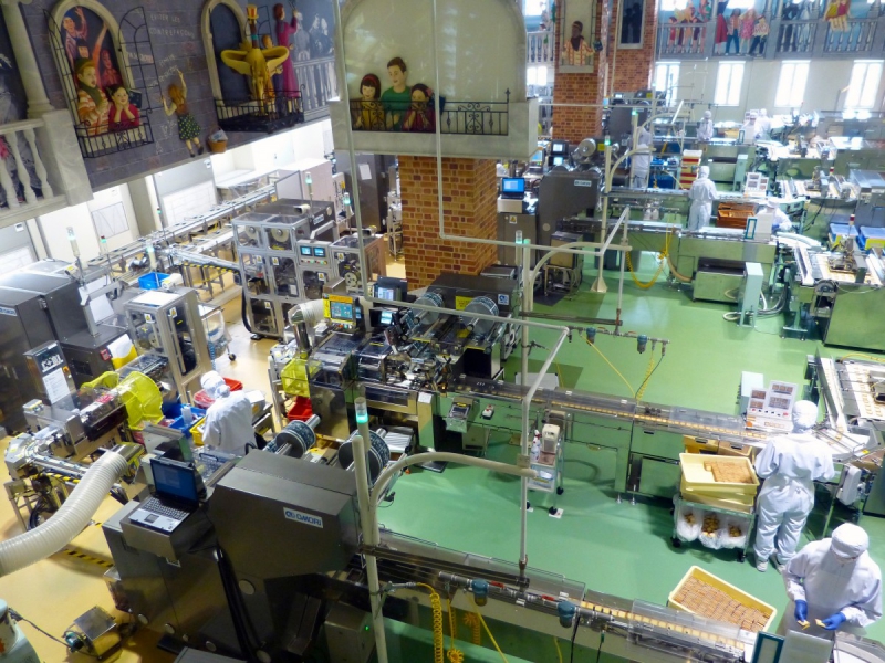 chocolaterie-ANTIBES-min_japan_sapporo_chocolate_factory_label_packaging_cookie_machine_operators-961509